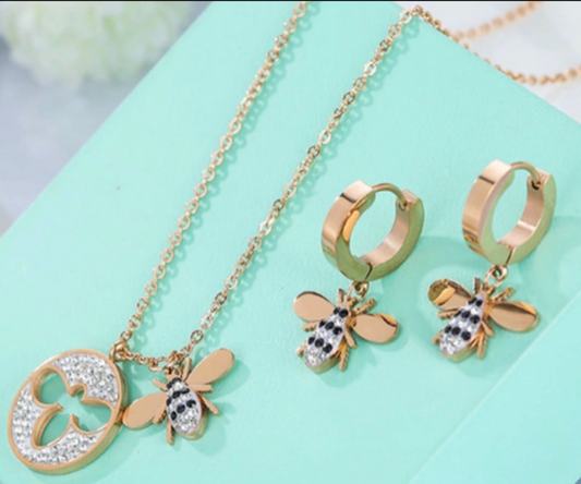 Bumble Bee Necklace Set